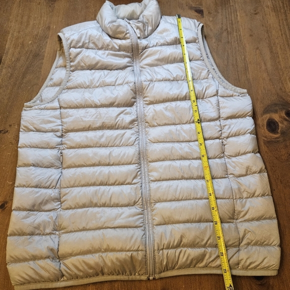 UNIQLO Women's Light Weight Down Puffer Vest Jacket Packable Silver Size Small - Picture 8 of 8